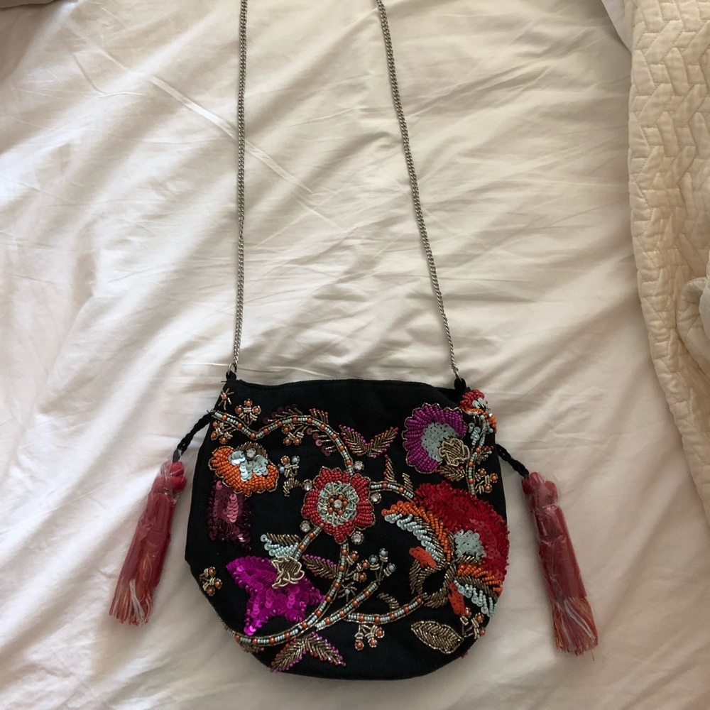 NWOTbeaded canvas bucket bag with tassels from🇫🇷